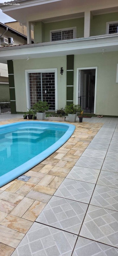 Casa com 3 Dormitórios à venda, 250 m² por R$ 1.350.000,00 Casa com 3 Dormitórios à venda, 250 m² por R$ 1.350.000,00