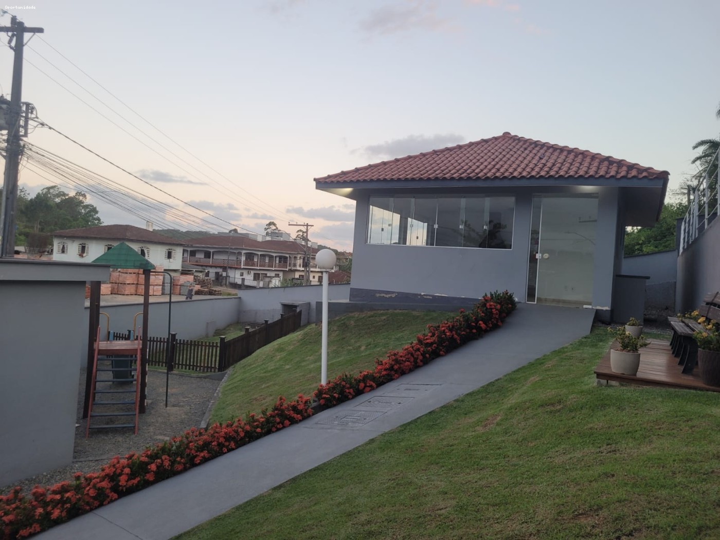 Apartamento com 3 Dormitórios à venda, 59 m² por R$ 250.000,00 Apartamento com 3 Dormitórios à venda, 59 m² por R$ 250.000,00