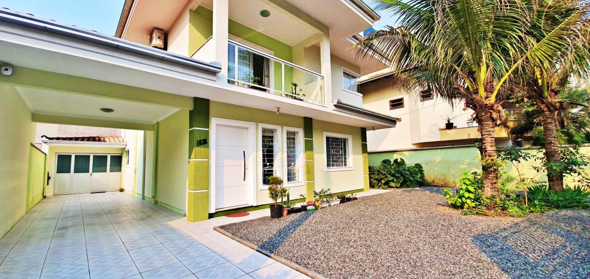 Casa à venda  no Anita Garibaldi - Joinville, SC. Imóveis