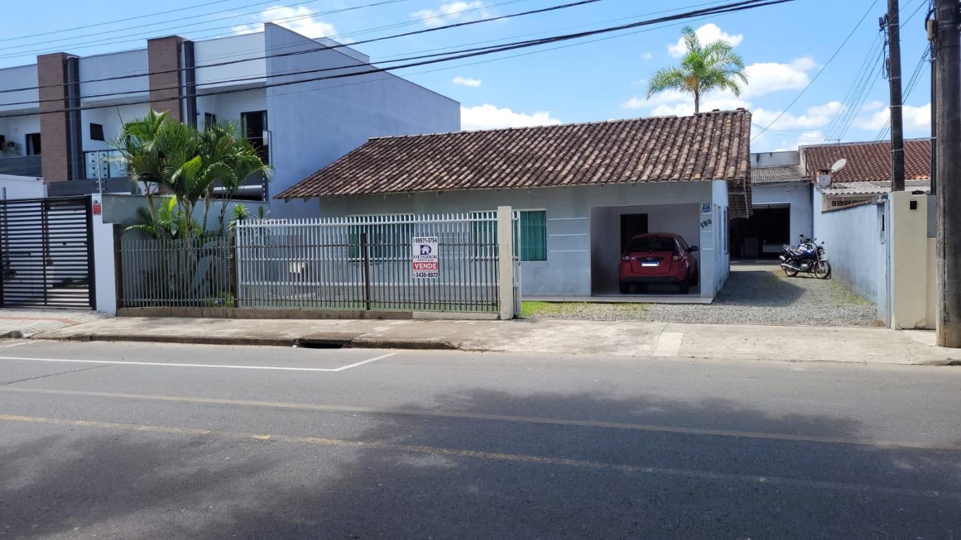 Casa à venda  no Guanabara - Joinville, SC. Imóveis