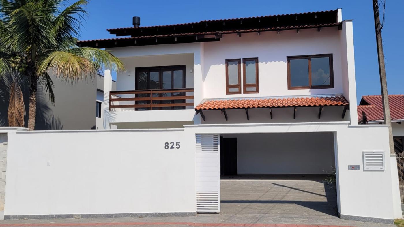Casa à venda  no América - Joinville, SC. Imóveis