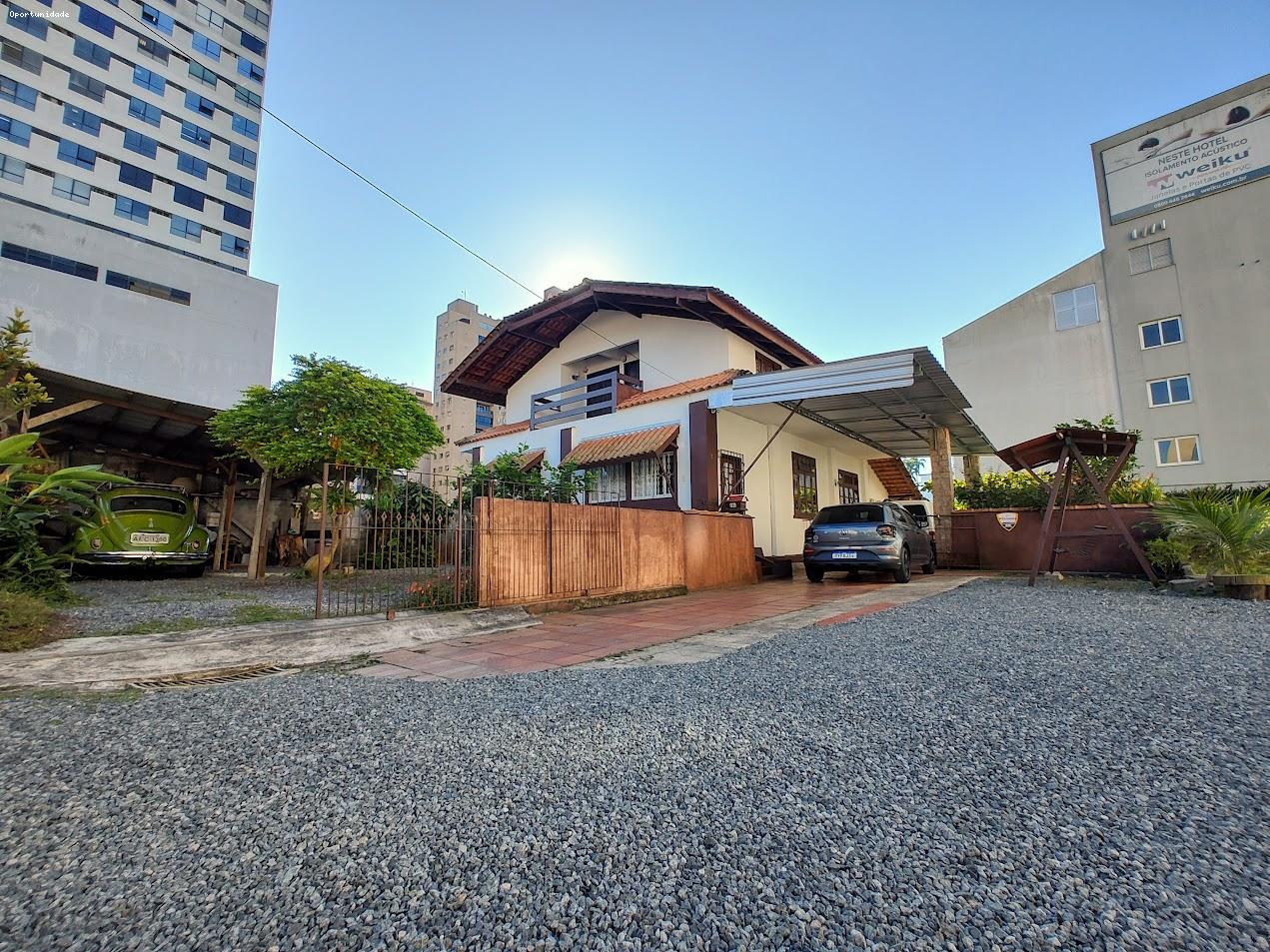 Casa à venda  no Centro - Joinville, SC. Imóveis